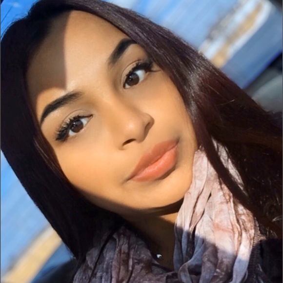 Meet your Posher, Zenaida - Picture 2 of 2